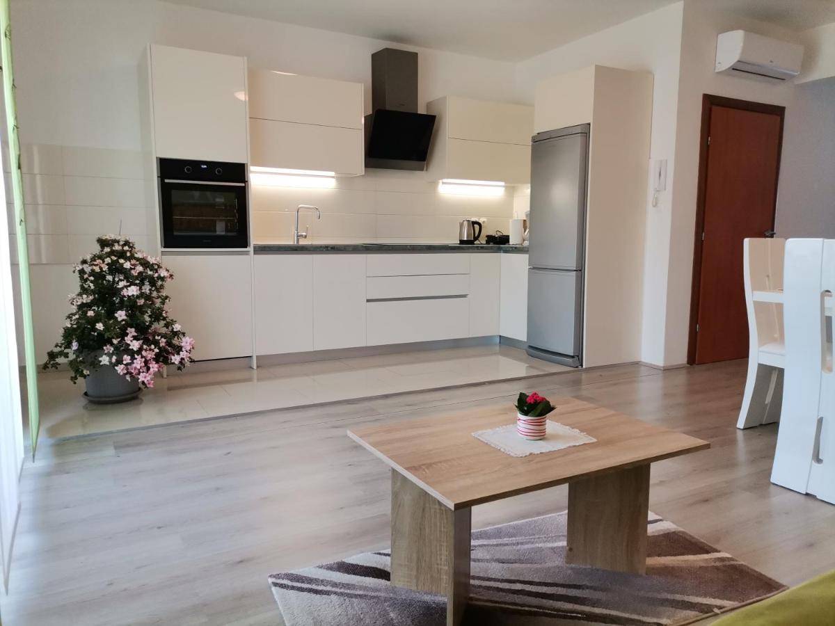 Apartment Drosanjica Zara Esterno foto