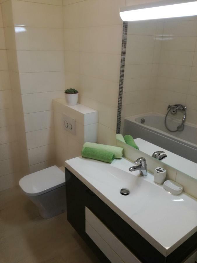Apartment Drosanjica Zara Esterno foto