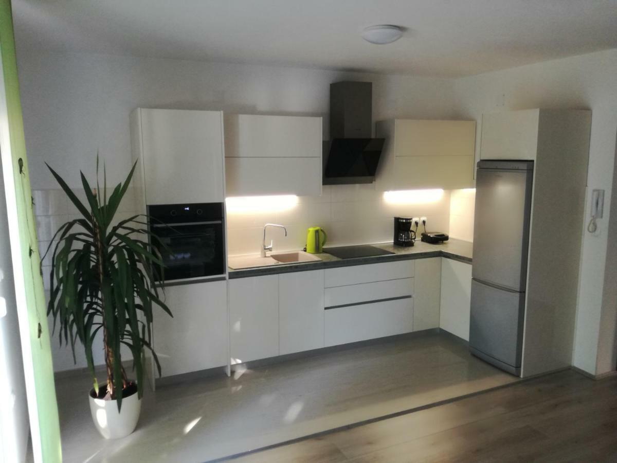 Apartment Drosanjica Zara Esterno foto