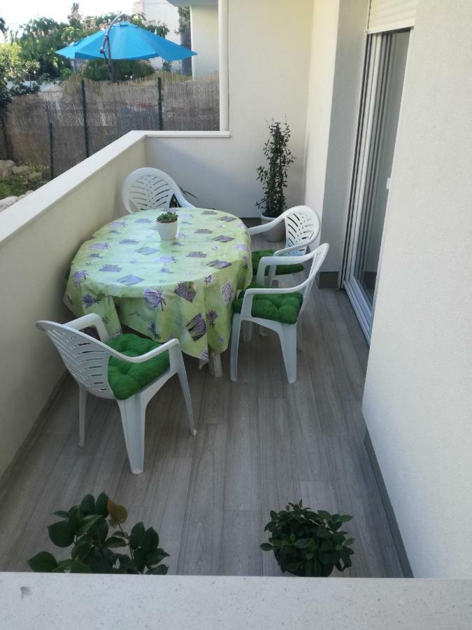 Apartment Drosanjica Zara Esterno foto