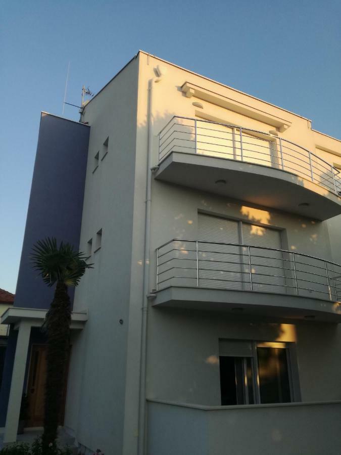 Apartment Drosanjica Zara Esterno foto
